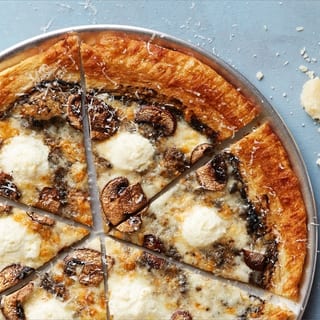 Muffled Trushroom Pizza  (Half Personal)